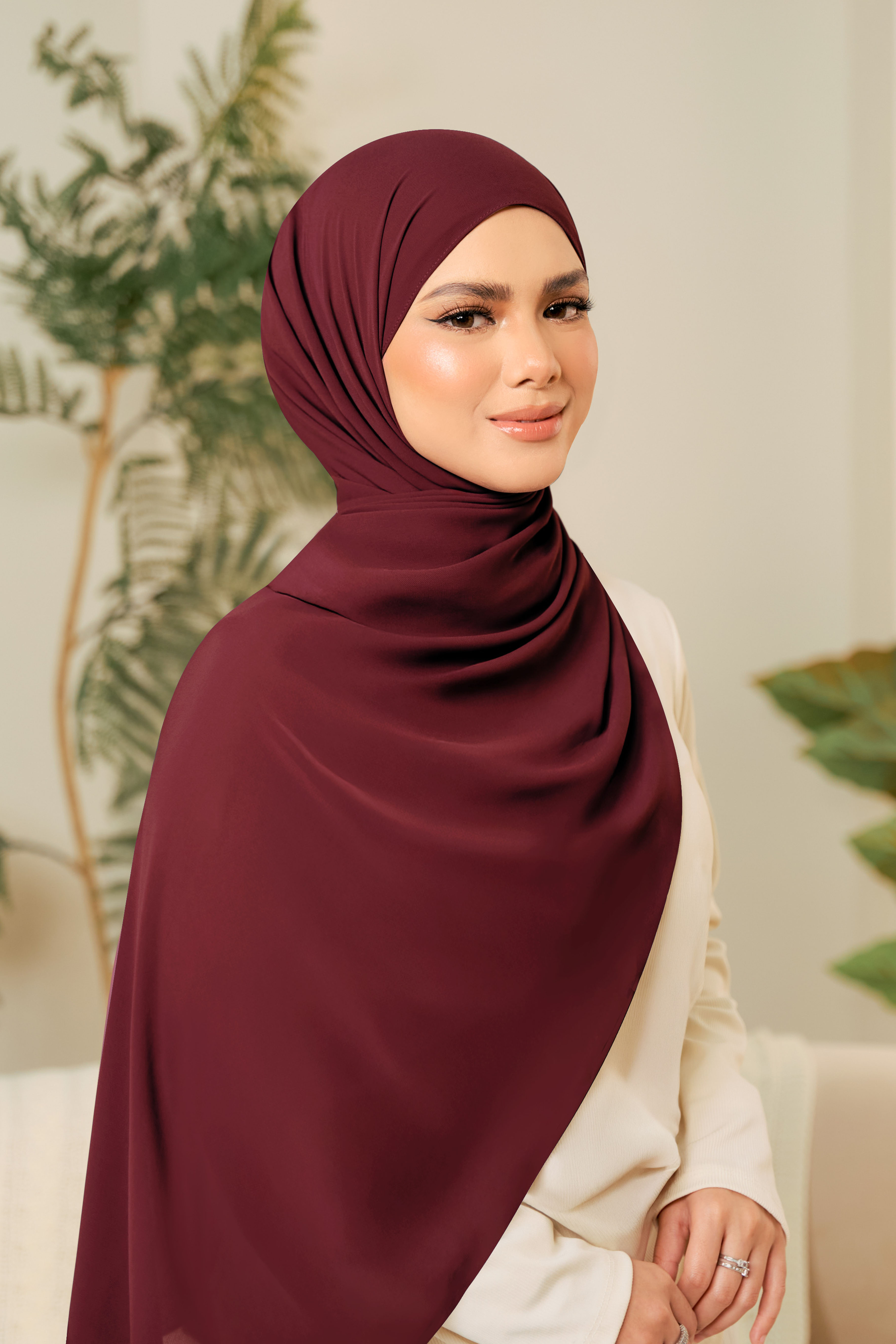 ARIA Oblong Shawl in Maroon